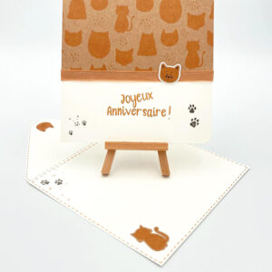 Carte et enveloppe assortie "Joyeux anniversaire" fond blanc avec papier imprimé sur le thème des chats