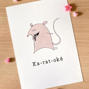 Illustration d'un rat qui chante dans un micro pour illustrer le jeu de mot "karaoké"