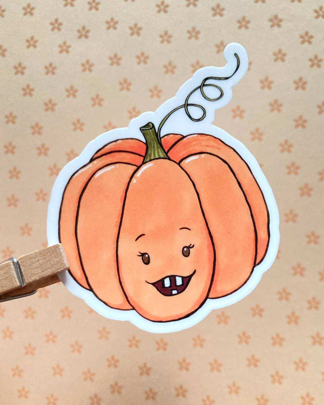 sticker d'une citrouille illustrée avec un visage